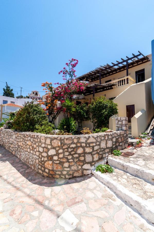 Kiki&Nina Daire Chalki Town Dış mekan fotoğraf