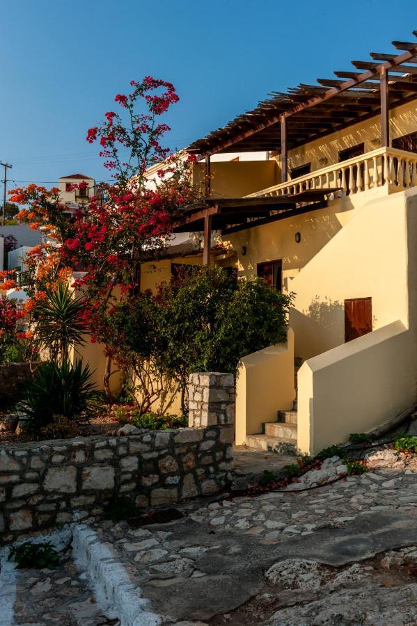 Kiki&Nina Daire Chalki Town Dış mekan fotoğraf