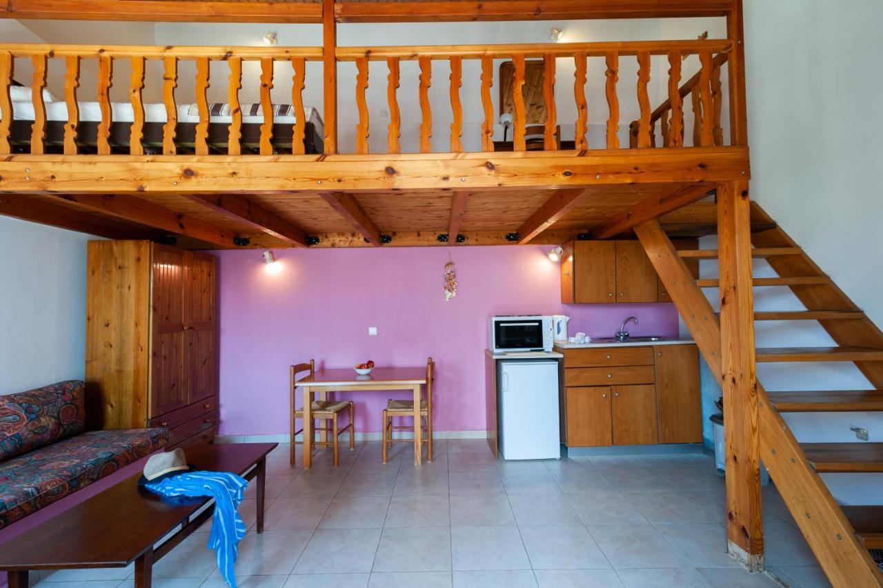 Kiki&Nina Daire Chalki Town Dış mekan fotoğraf
