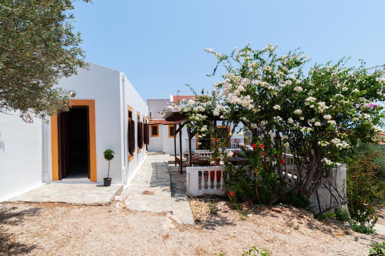 Kiki&Nina Daire Chalki Town Dış mekan fotoğraf