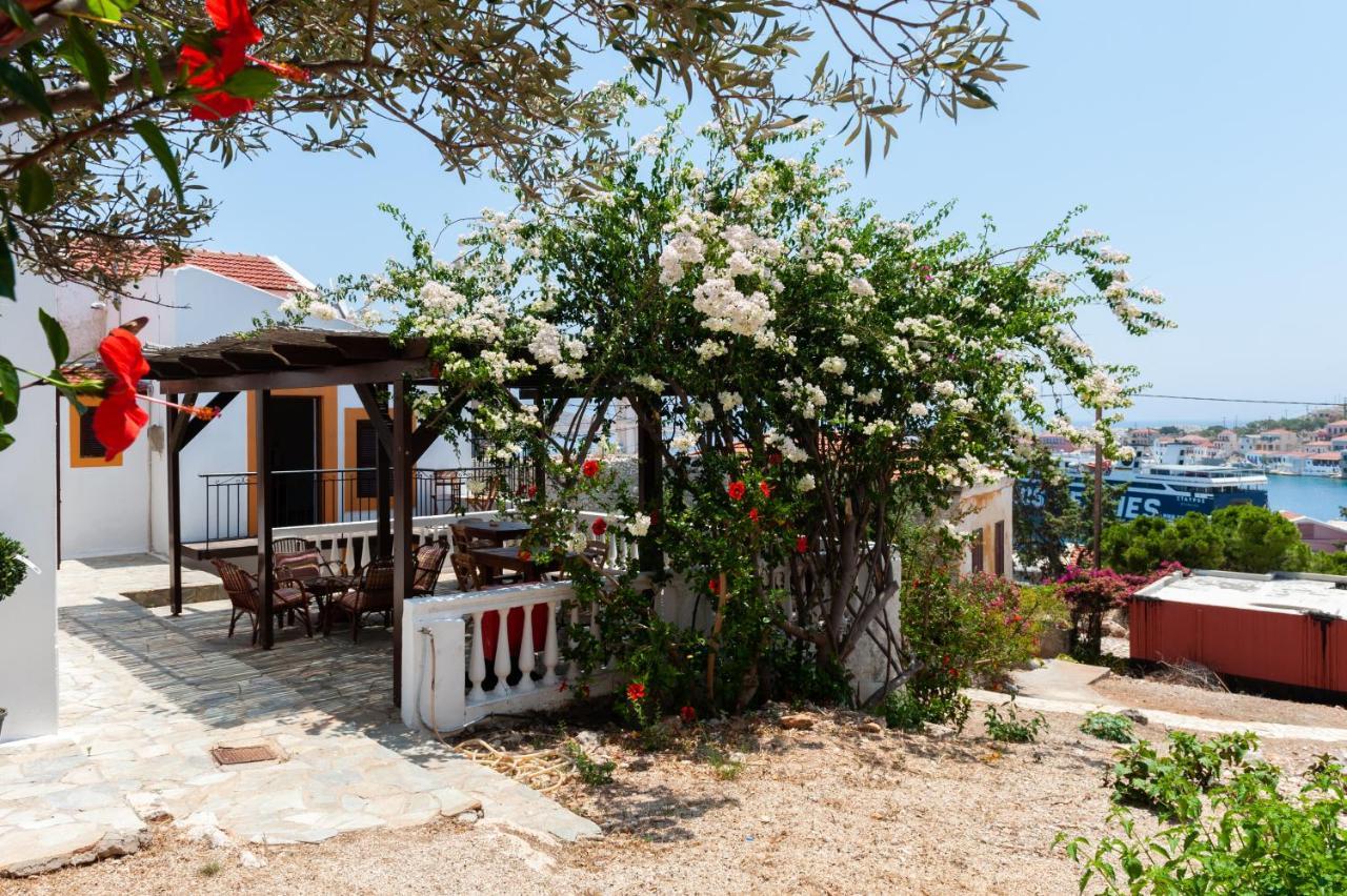 Kiki&Nina Daire Chalki Town Dış mekan fotoğraf